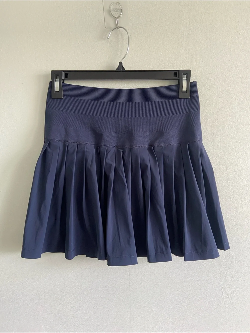 Wilson Navy Ribbed Racerback Crop Sports Bra and Pleated Skirt Set - Picture 7 of 11